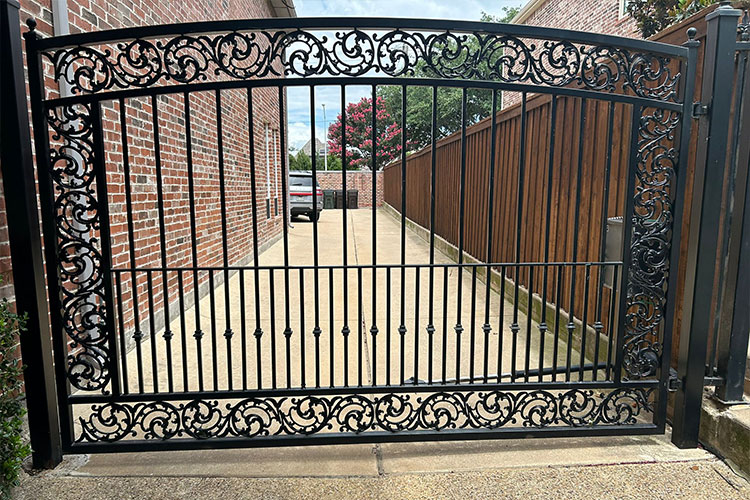 Picture of a repair gate in denton texas