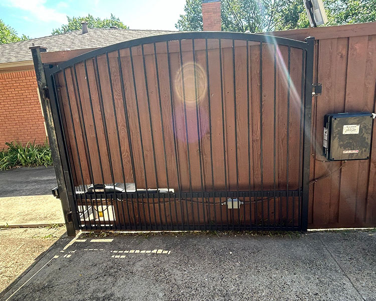 Gate Repair in Hurst